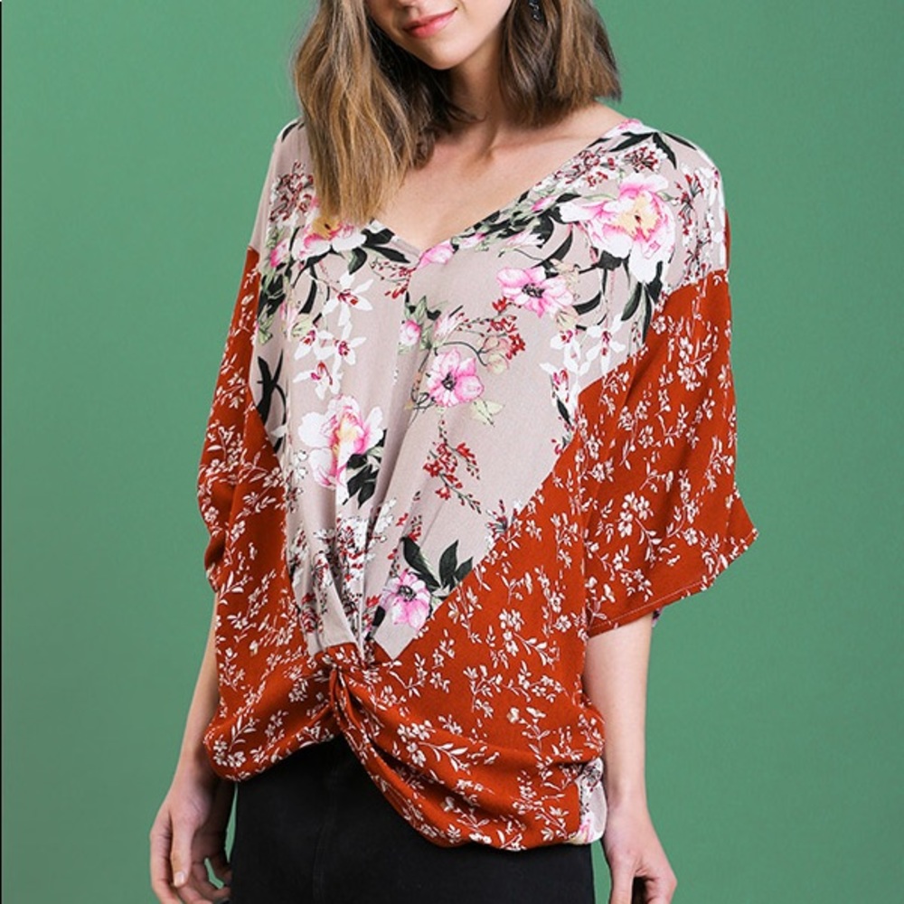 Umgee mult-floral v-neck top with center knit NWT
